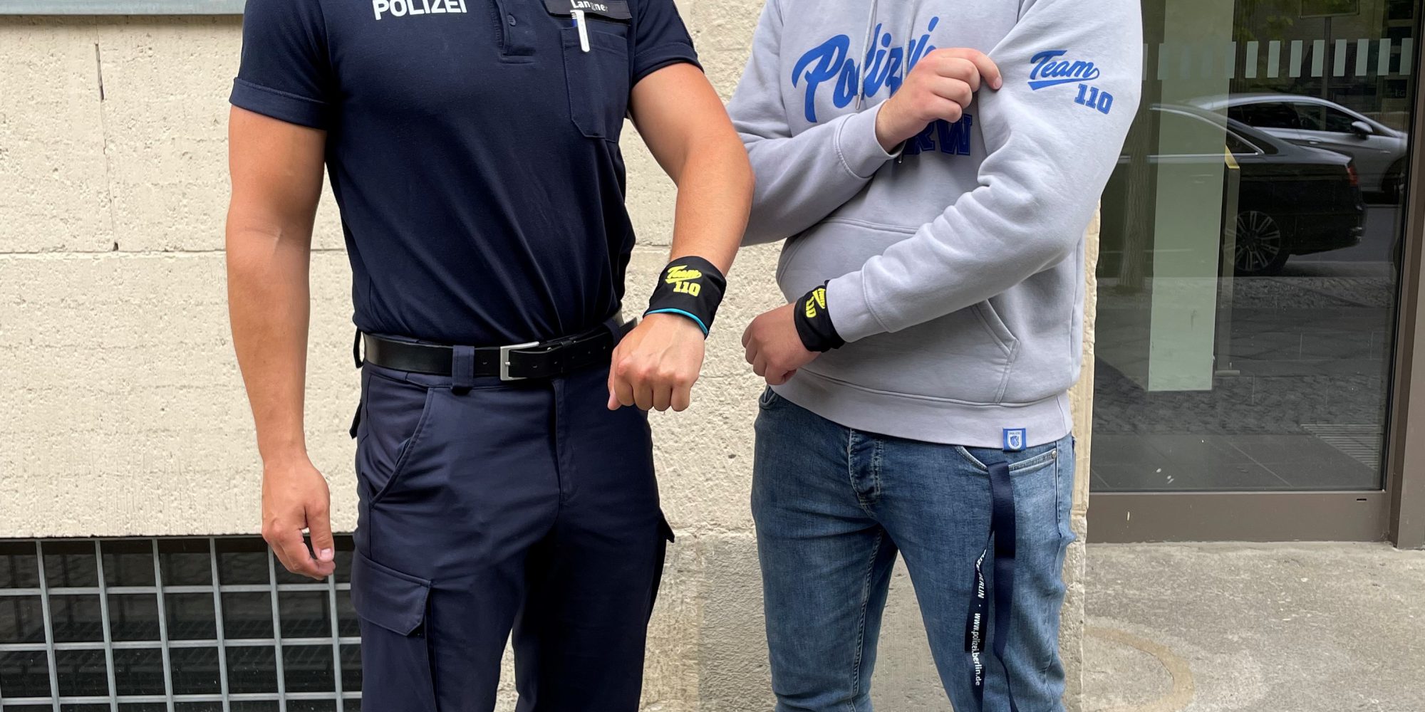 Polizist Atakan in ziviler Kleindung in Berlin Abshnitt53 mit Polizist Mario